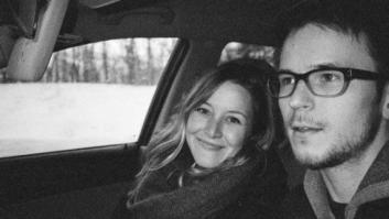 Este hombre representa en sencillos dibujos el amor que siente por su mujer