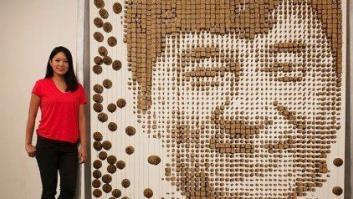 Jackie Chan con palillos chinos: la artista Hong Yi le hace un retrato colgante