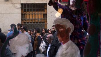 Malasaña pinta sus cierres con arte urbano... y se destrozan 24 horas después