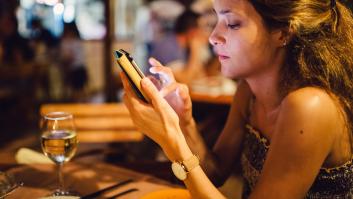 Cómo decir a tus amigos que dejen el móvil y te hagan caso