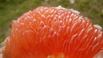 Si tomas simvastatina para el colesterol, no comas pomelo