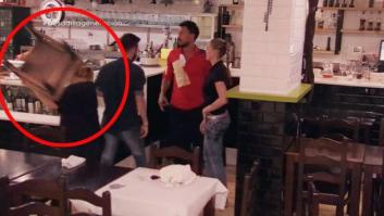 Una cocinera agarra una silla y rompe una vitrina en la mayor 'pesadilla en la cocina' de Chicote