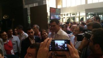 Los momentos 'fan' en el congreso del PSOE (FOTOS)