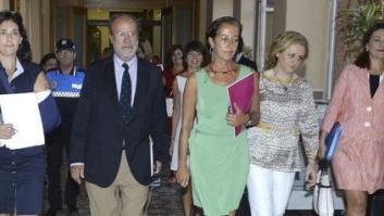 Gritos de "alcalde dimisión" contra León de la Riva por sus declaraciones machistas (VÍDEO)