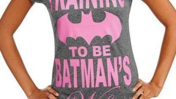 Camisetas sexistas: "Entrenando para ser la mujer de Batman" y otras seis prendas polémicas