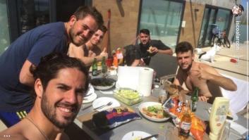 El detalle en esta foto que ha puesto en apuros a Isco