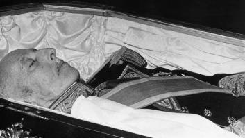 "Sí, lo es, lo juro"; cómo fue "el primer entierro" de Franco