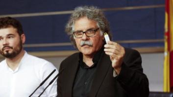 ERC le regala a Rajoy un 'pendrive' con las grabaciones de Fernández Díaz