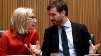 Rosa Díez, a Casado: "Estoy aquí porque quiero que tú ganes las elecciones"