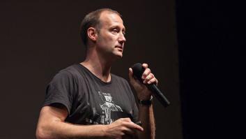 La empresa del 'hermano mayor' de Ayuso promete los servicios del exdeportista a pesar de que no puede darlos