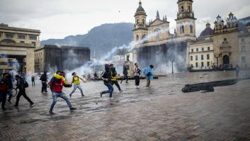 El caos en Colombia se agrava con civiles armados disparando a grupos indígenas en Cali