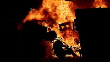 Los detenidos por incendiar un furgón de la Policía en Barcelona pasan a prisión