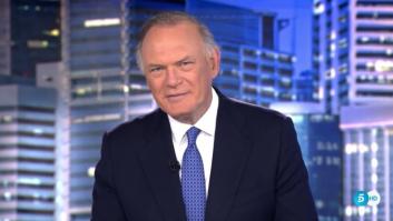 La escena de Piqueras que da que hablar: se traba con tres palabras y no puede evitar reírse