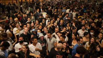 Castilla y León adelanta el cierre del ocio nocturno a las 2.00 y Valencia lo cierra para frenar la quinta ola