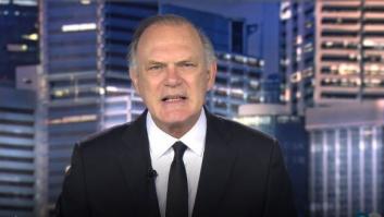 Cuentan lo que Pedro Piqueras estaba haciendo mientras Pedro Sánchez hablaba: dice mucho de él