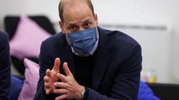 El príncipe Guillermo recibe la vacuna contra la covid-19 con un importante mensaje