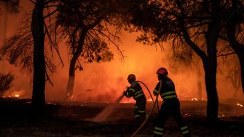 Defensa asume que los incendios se extenderán al otoño por la "gravísima sequía"
