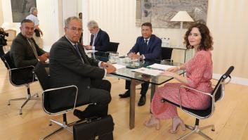 Ayuso se encierra con todo su equipo en una reunión estratégica en el chalé de lujo 'La Casita'