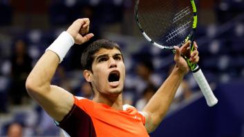 Alcaraz somete con épica a Cilic, vuela a cuartos y sueña con el número uno