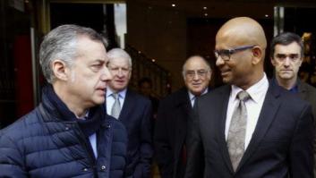 Urkullu apoya a los verificadores en Madrid antes de declarar ante el juez