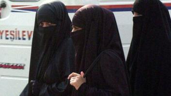 El jefe de Protocolo de Bruselas le arranca el velo a una princesa catarí