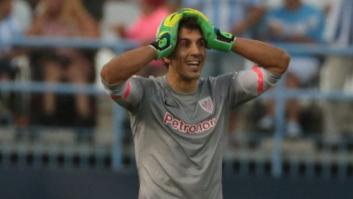 El portero del Athletic marca este golazo... pero el árbitro lo anula (VÍDEO)