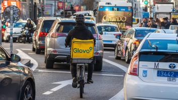 Pirámide de la precariedad: el motivo de la millonaria multa a Glovo