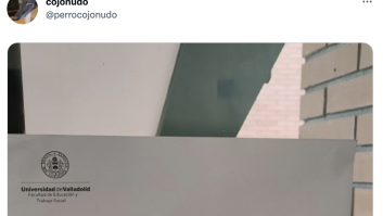 Encuentran en una puerta de la Universidad de Valladolid el mejor cartel que se ha visto nunca