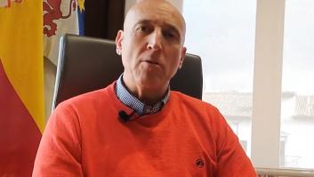 El alcalde de León responde a las críticas por este polémico tuit: nunca un emoticono dio para tanto