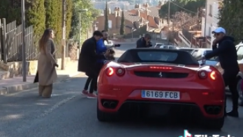 Se disfraza de Bizarrap y consigue trolear a todo el mundo con un Ferrari, una gorra y seguridad