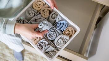 El truco para aprovechar todo espacio del armario con la ropa de invierno