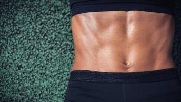 La rutina para tonificar los abdominales verticales que arrasa en TikTok