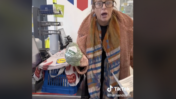 De película: la discusión entre dos mujeres que desata el lanzamiento de un brócoli