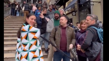 El vídeo de Blanca Paloma en Lisboa que arrasa en Twitter: alguno ve qué hace la señora de morado