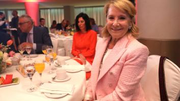 Aguirre explica por qué llevaba el bolso como lo llevaba en el cumple de Aznar: la foto es mítica