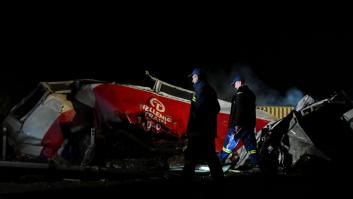 Estudiantes muertos, dimisiones y posibles negligencias en torno al accidente de tren en Grecia