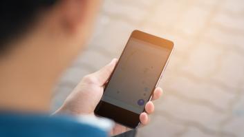 A la actriz que pone voz a Google Maps le preguntan una dirección y lo que pasó lleva 5.000 me gusta