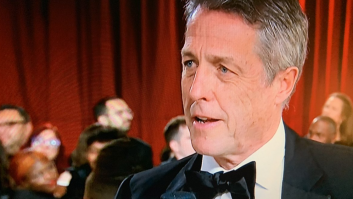 Hugh Grant se lleva el Oscar a la peor entrevista: el minuto más comentado de la noche