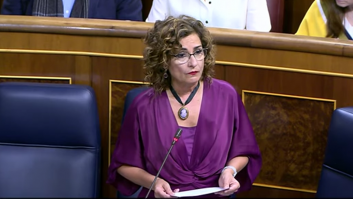 Montero se pone seria y da a Vox una tajante respuesta: la aplauden al momento