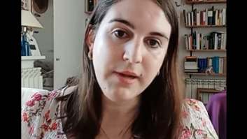 Un vocal de Vox se dirige así a una política de Más Madrid y provoca su expulsión del pleno