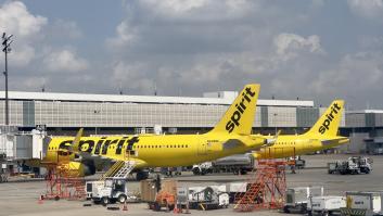 Una aerolínea se pone seria con su código de vestimenta y prohíbe las prendas atrevidas