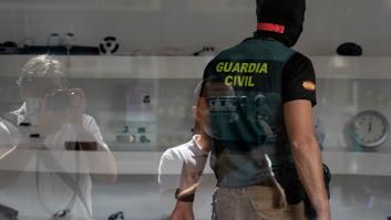 Nueva estafa: la Guardia Civil desvela el truco de la 'maleta boliviana' por mensajería móvil