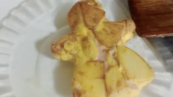 Arrasa en TikTok con su tortilla de patata, pero no por la receta sino por el 'electrodoméstico' usado