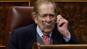 Anuncia que votará en contra y acto seguido le dedica esta felicitación: el curioso guiño a Tamames del diputado del PRC