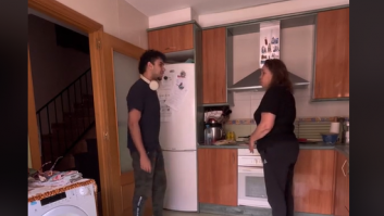 Le gasta una broma a su madre comiendo en pleno Ramadán y el enfado de ella es monumental