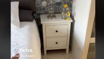 Sus padres se pasan toda una mañana para poner un espejo y el resultado es una fantasía