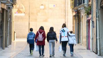 Un hombre se salta la orden de alejamiento, hiere a su hija y se tira por la ventana
