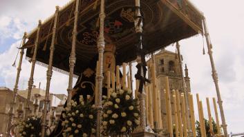 Se pone a grabar una procesión de Semana Santa y lo que ocurre resulta de lo más tierno para TikTok