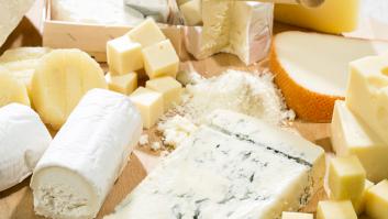 Un quesero explica sin tapujos cuándo puedes comer la corteza del queso y cuándo es mejor evitarlo