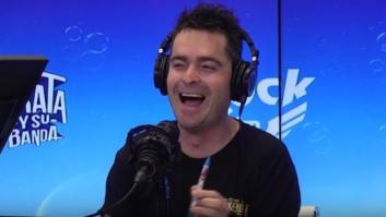 El 'Francotirarock' lee lo que puede pasar con el papel higiénico y el relato es para enmarcar